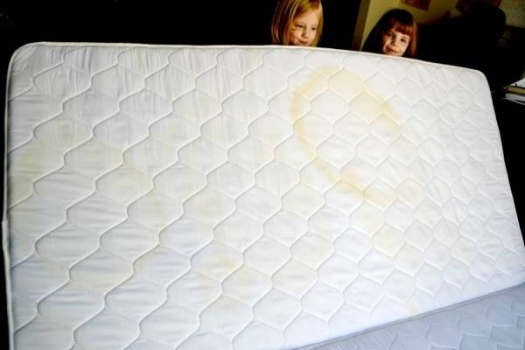 What Causes Yellow Stains On Mattress